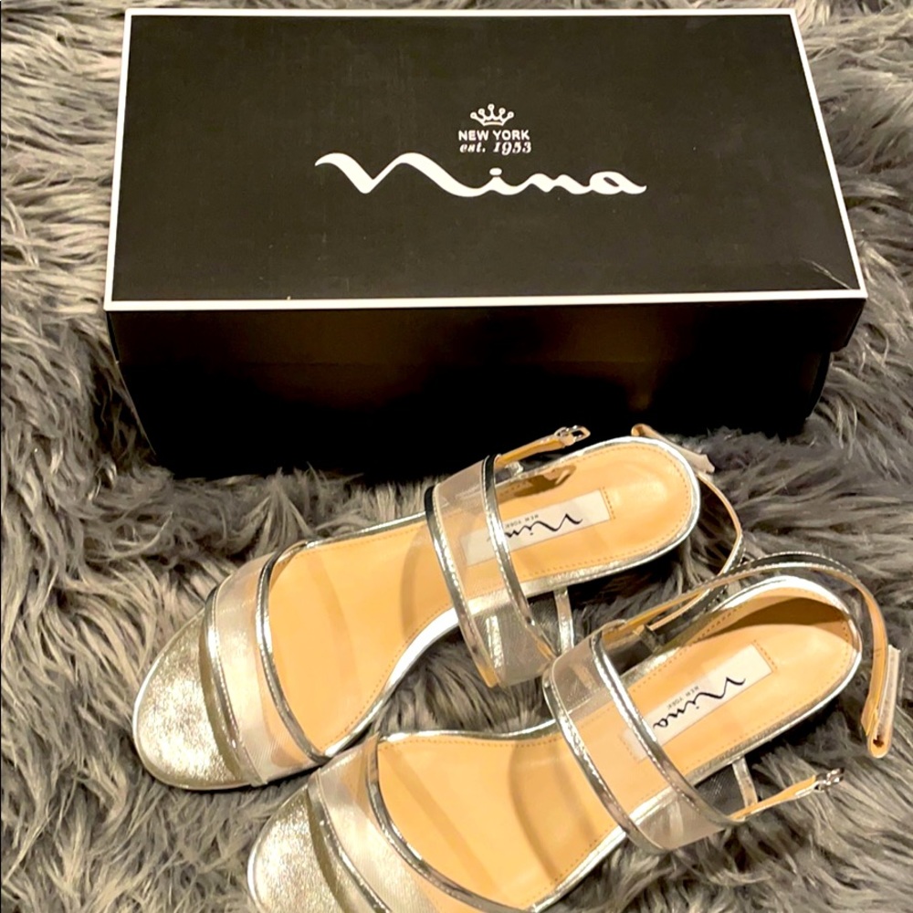 Comfy low heel silver shoes